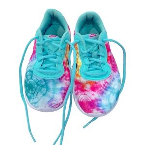 Nike Tie Dye Size 2 Sneakers